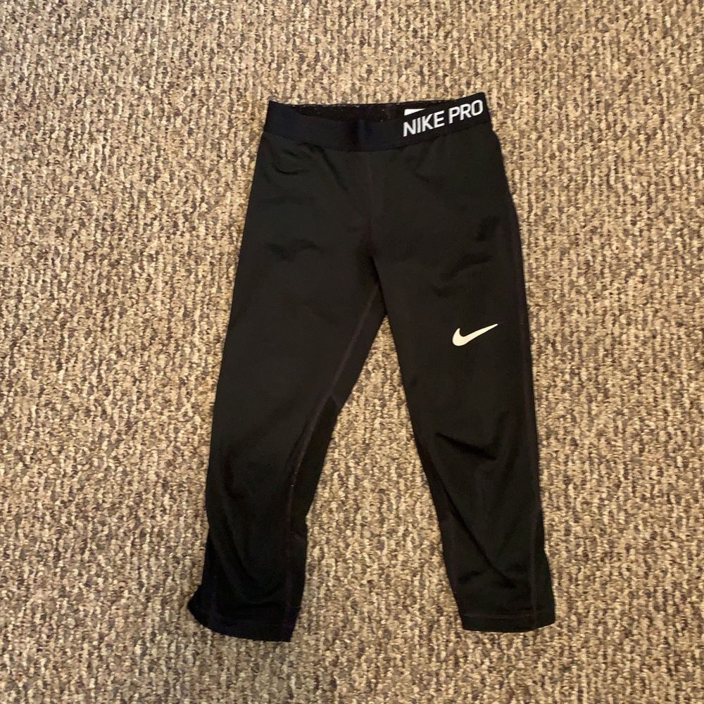 Nike pro capri leggings